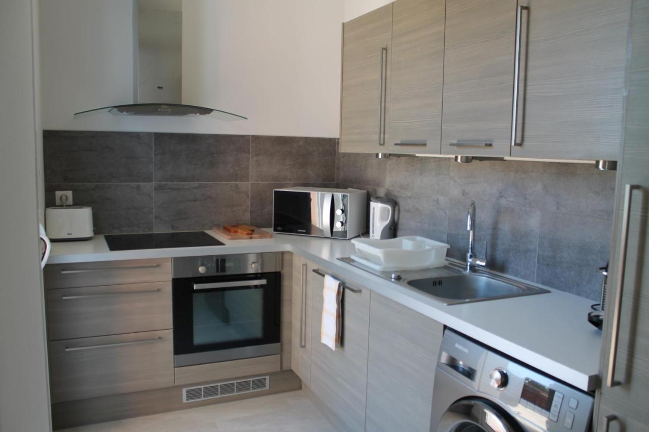 Agreable 3 Pieces Climatise Avec Vue Mer Et Parking Villefranche-sur-Mer Luaran gambar