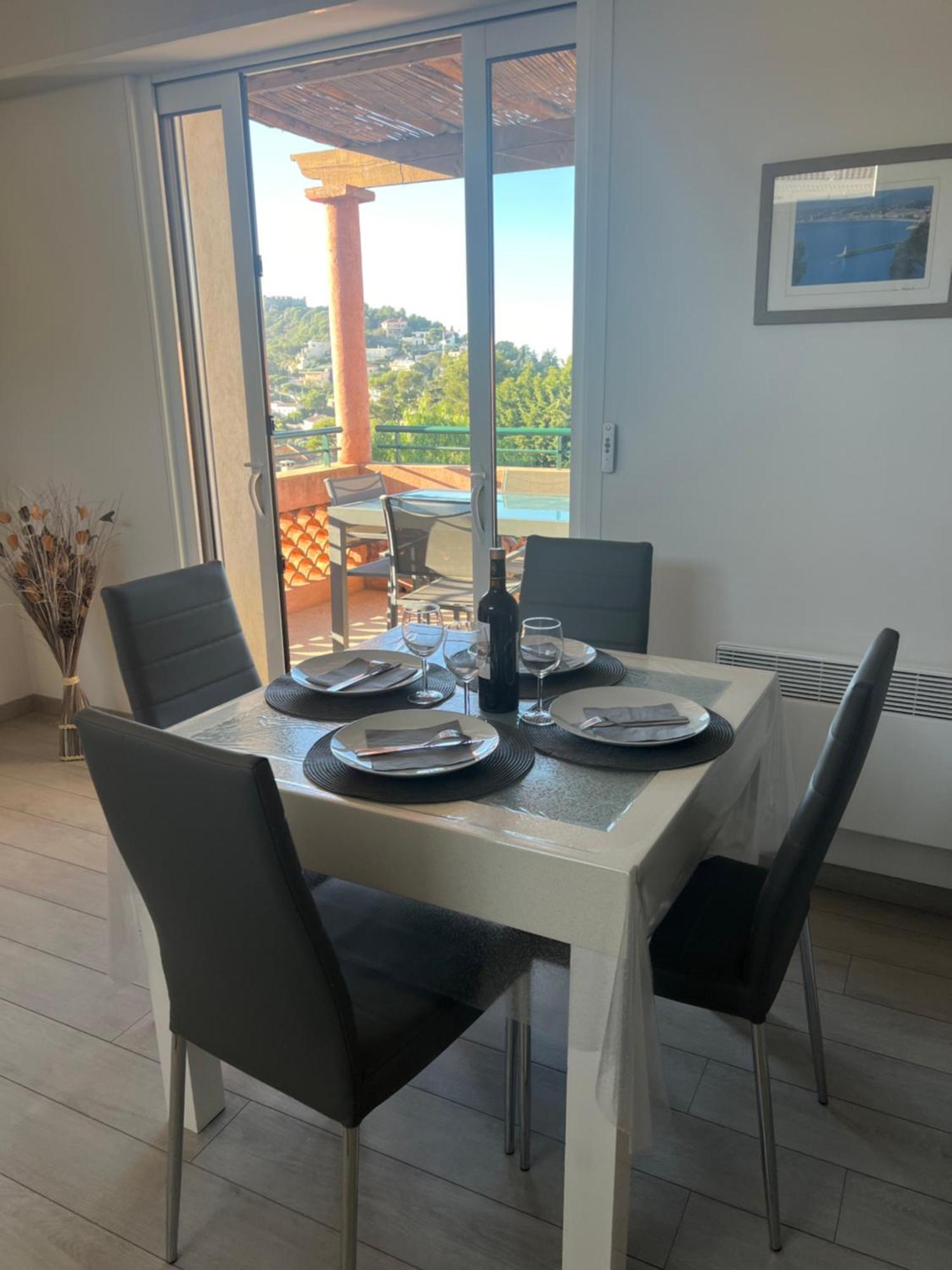 Agreable 3 Pieces Climatise Avec Vue Mer Et Parking Villefranche-sur-Mer Luaran gambar
