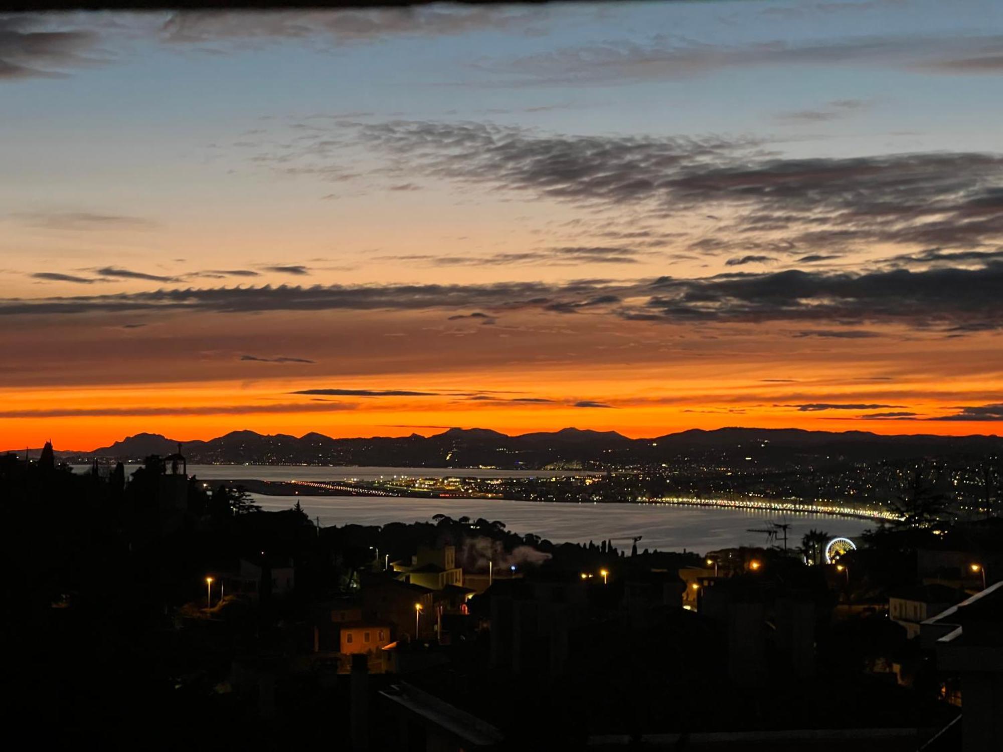 Agreable 3 Pieces Climatise Avec Vue Mer Et Parking Villefranche-sur-Mer Luaran gambar